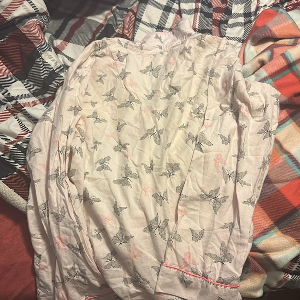 Victoria Secret long sleeve butterfly shirt XL can fit L it’s a rose pink - Picture 4 of 4